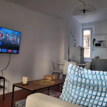 Apartment Avec Son Toit Terrasse, En Plein Coeur De *