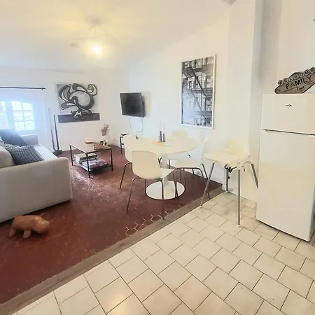 Avec Son Toit Terrasse, En Plein Coeur De Apartment Marseille